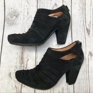 EARTHIES Barina Black Suede Booties SZ 7.5